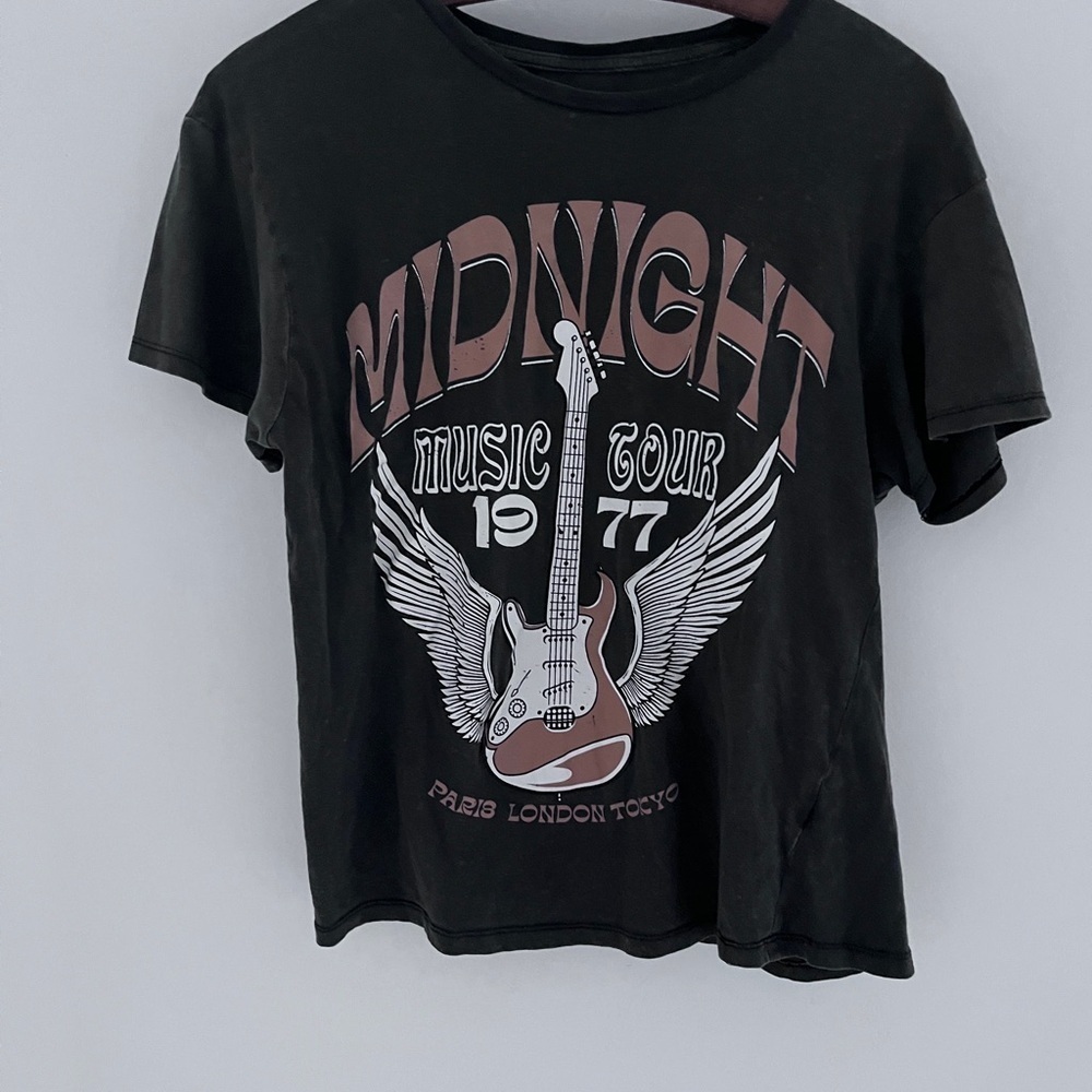 Band t-shirt Black Graphic Tee with Guitar Design